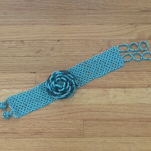 Elegant Beaded Bracelet with Floral Design